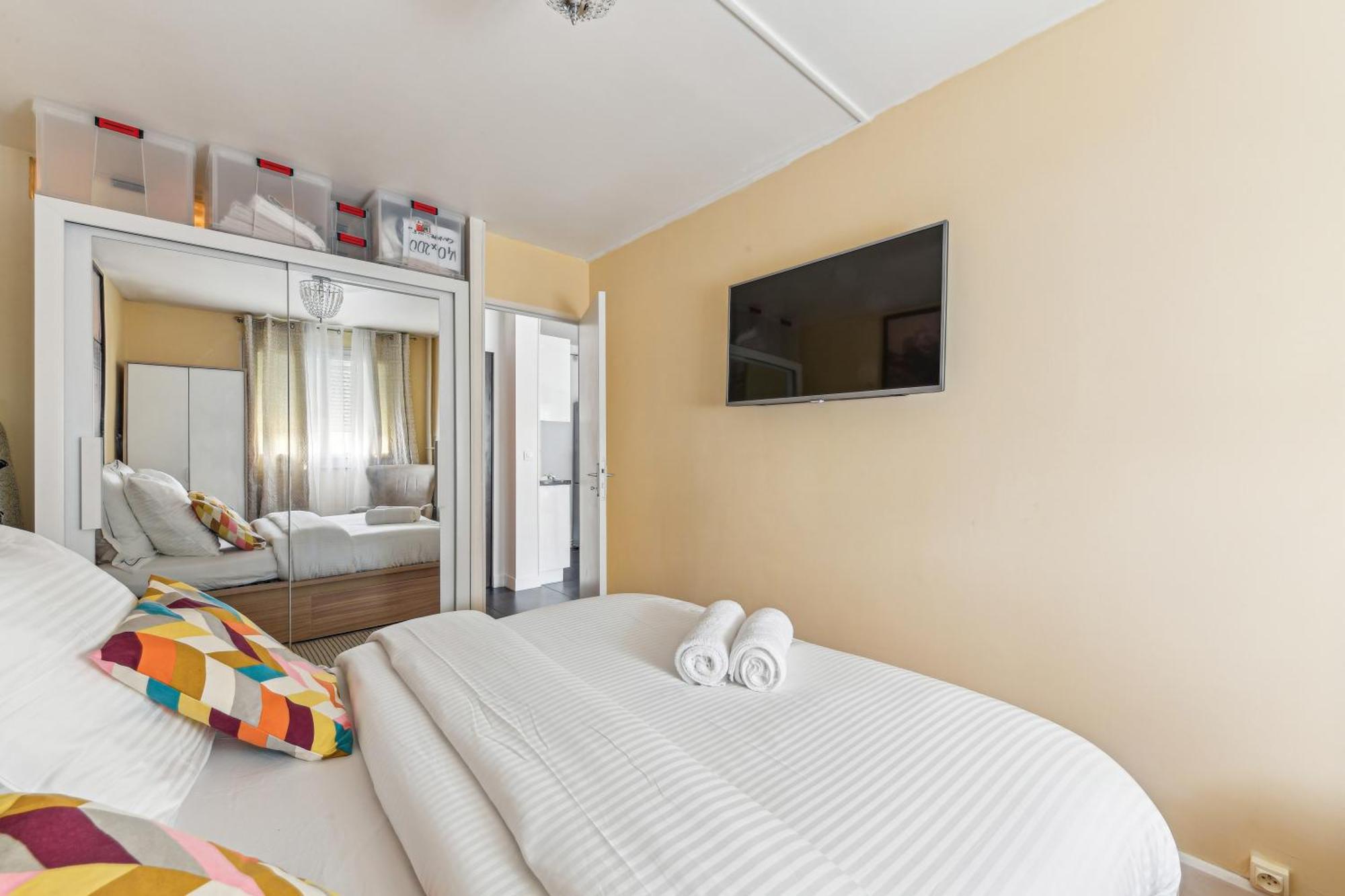 Chic And Comfortable Apart With Balcony Levallois-Perret Exteriér fotografie