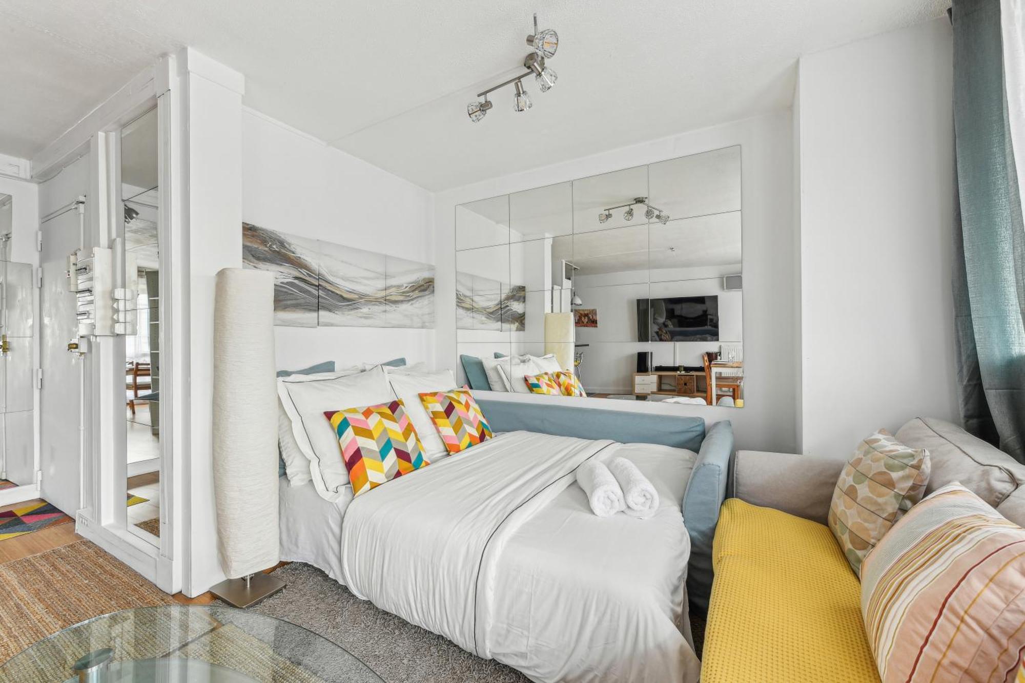 Chic And Comfortable Apart With Balcony Levallois-Perret Exteriér fotografie